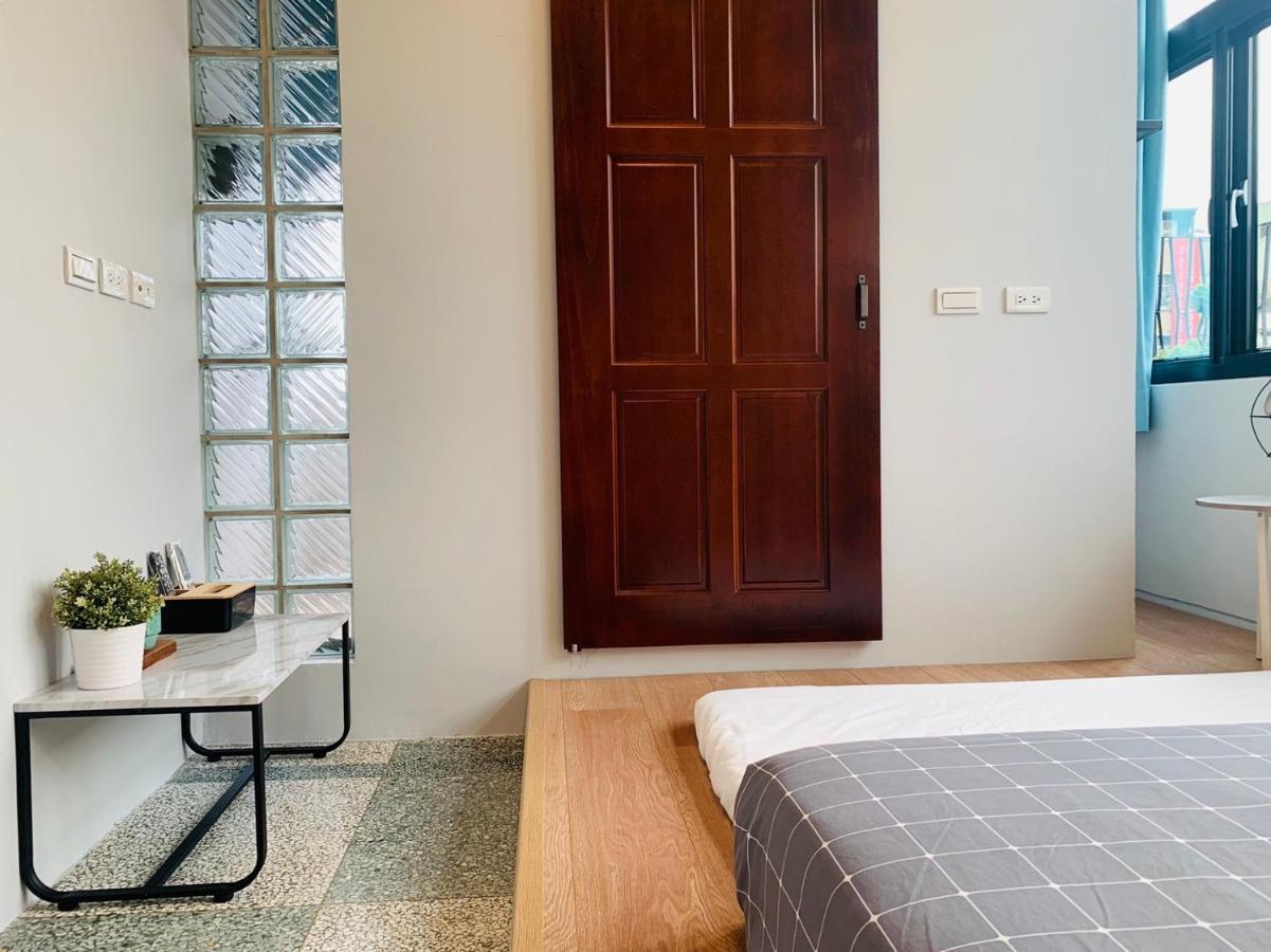 Oyaji Guesthouse-依人數床位數計價開放房型 Tainan Exterior foto