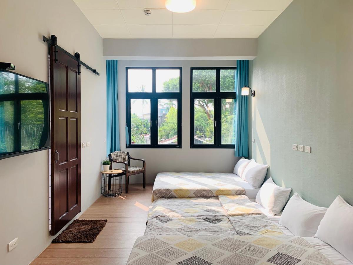 Oyaji Guesthouse-依人數床位數計價開放房型 Tainan Exterior foto
